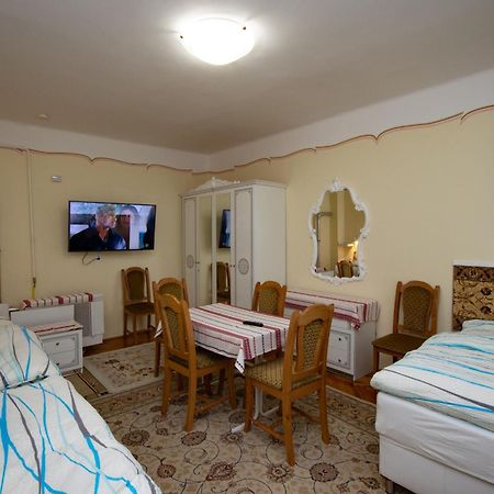 Amalia Apartman Gyula Exterior foto