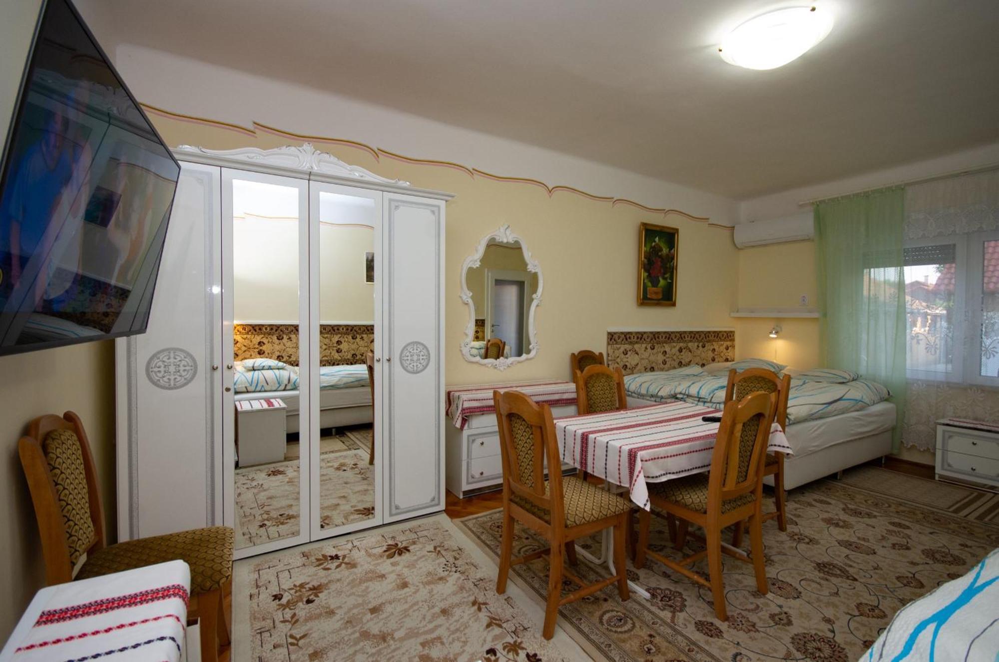 Amalia Apartman Gyula Exterior foto