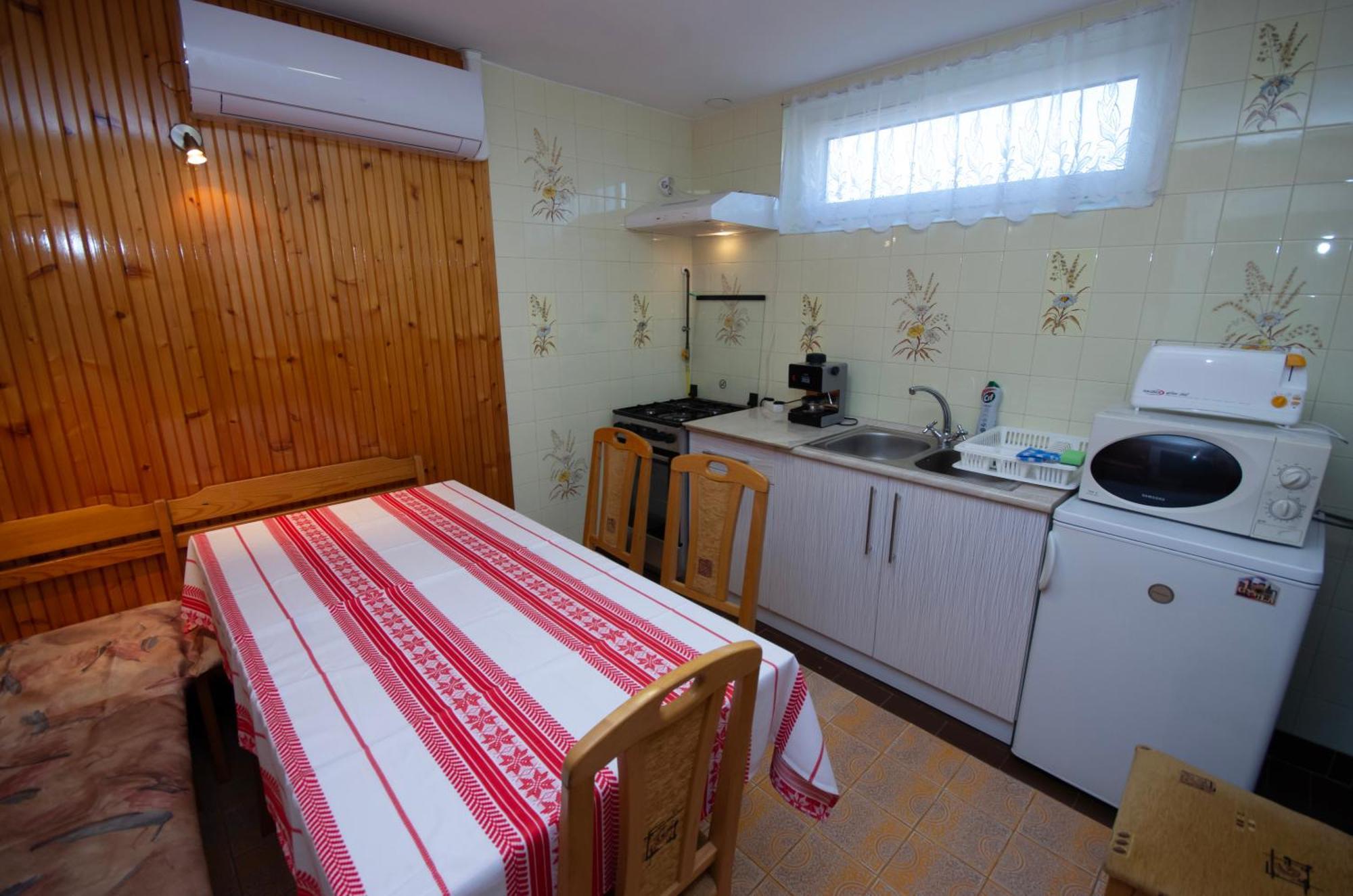 Amalia Apartman Gyula Exterior foto