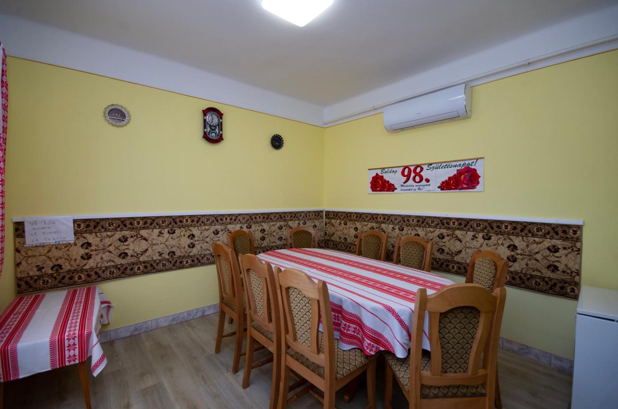 Amalia Apartman Gyula Exterior foto