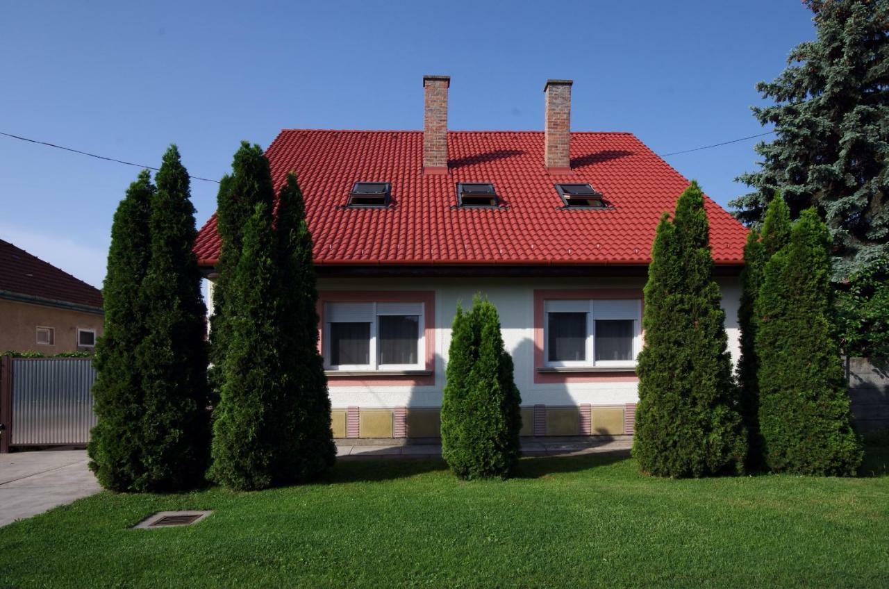 Amalia Apartman Gyula Exterior foto
