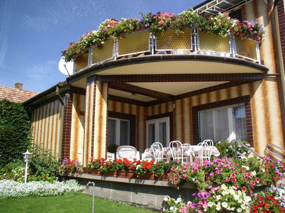 Amalia Apartman Gyula Exterior foto