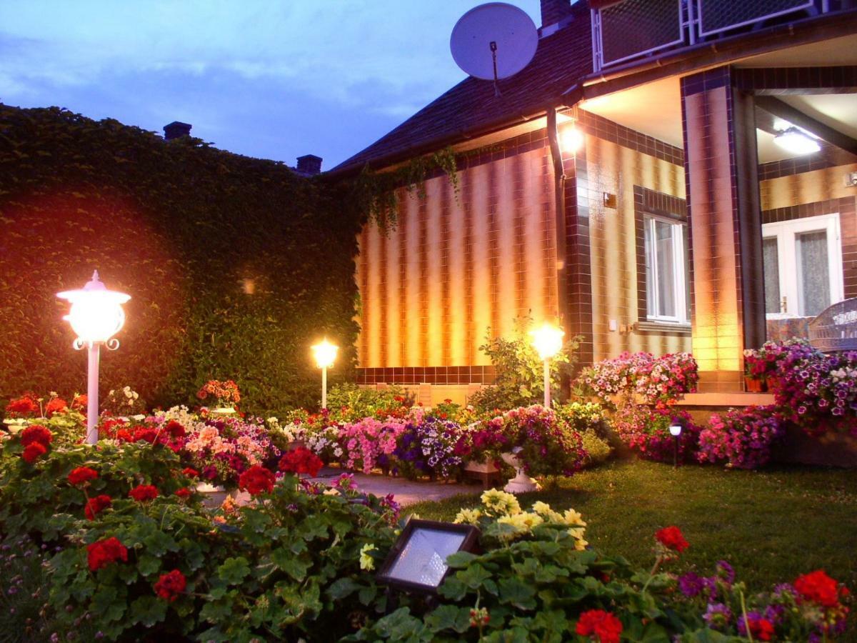 Amalia Apartman Gyula Exterior foto