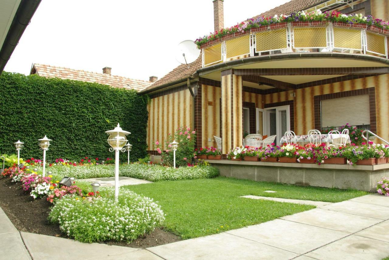 Amalia Apartman Gyula Exterior foto