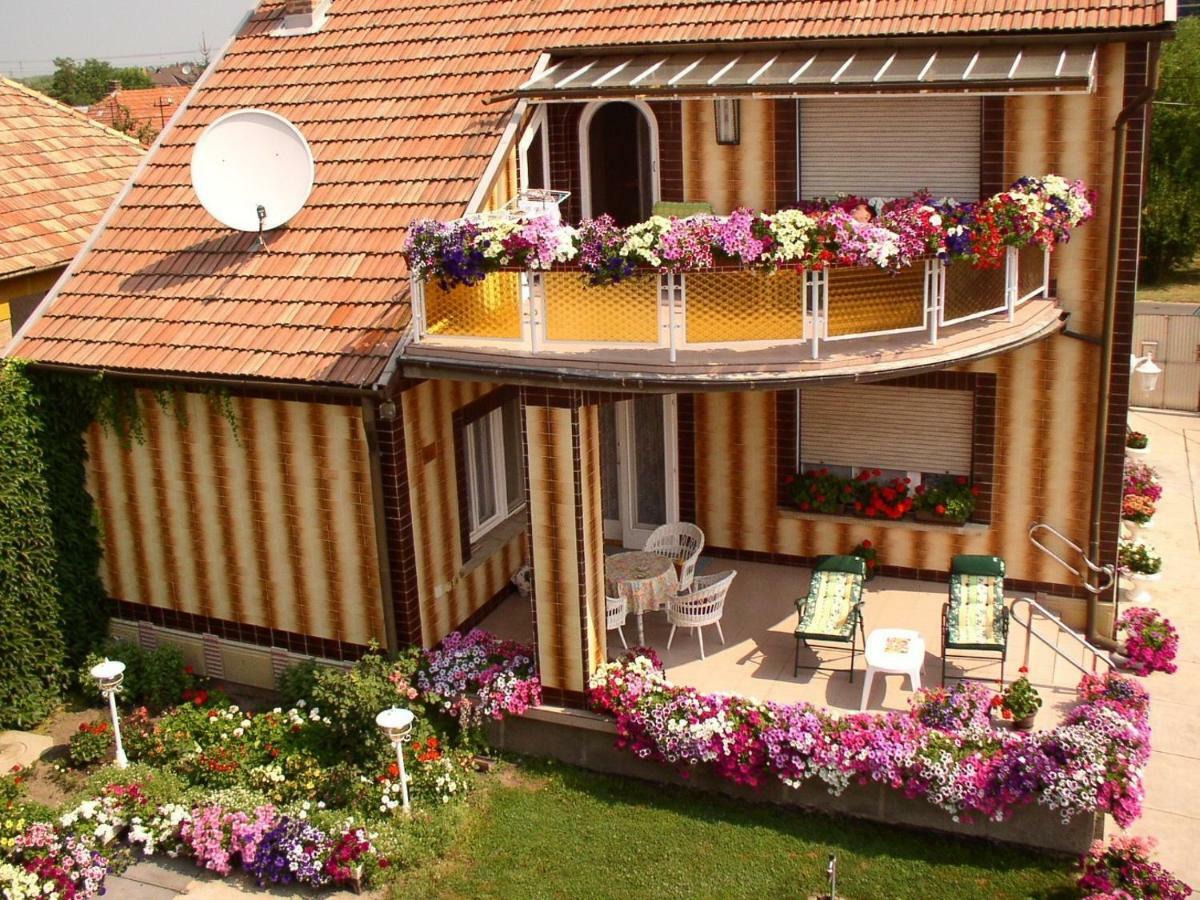 Amalia Apartman Gyula Exterior foto