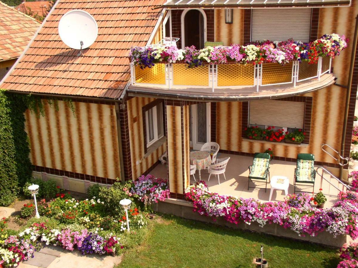Amalia Apartman Gyula Exterior foto