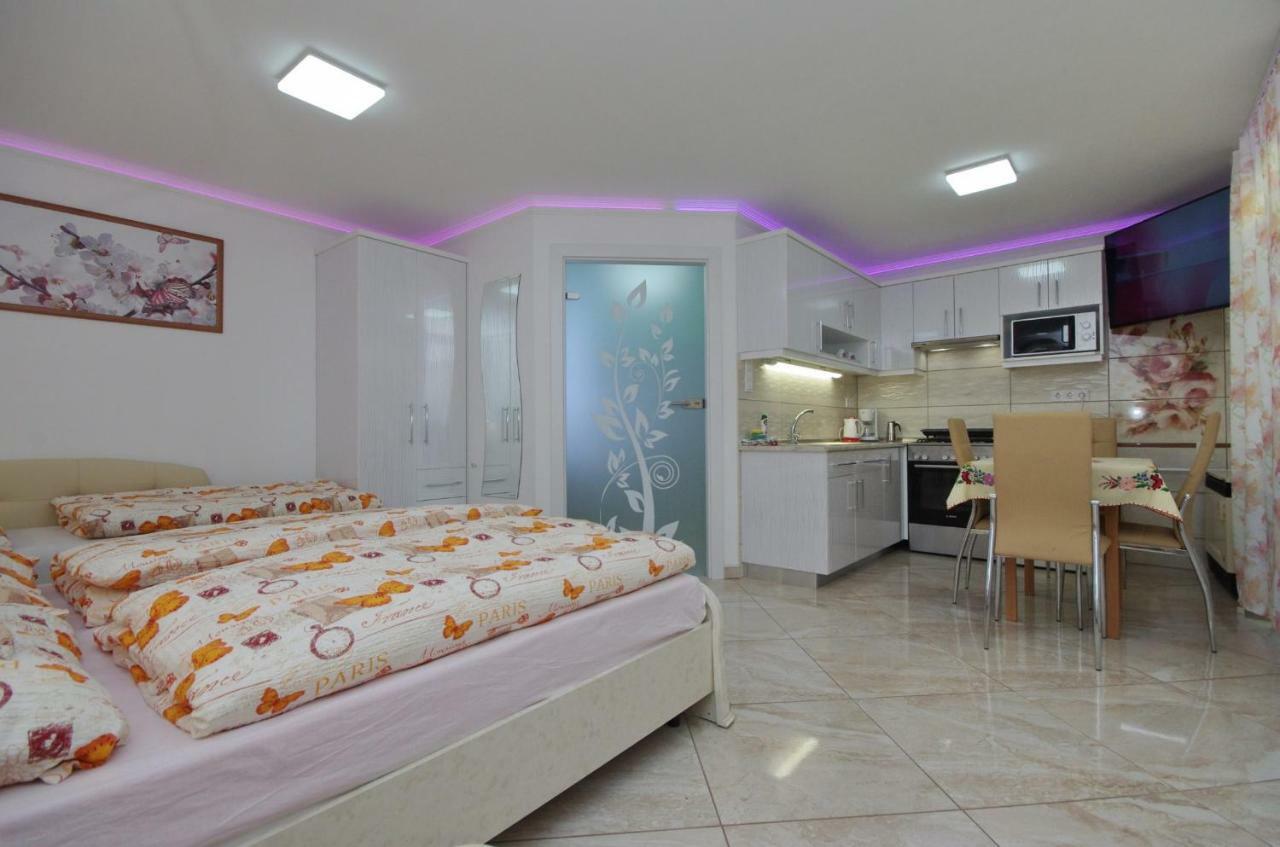 Amalia Apartman Gyula Exterior foto