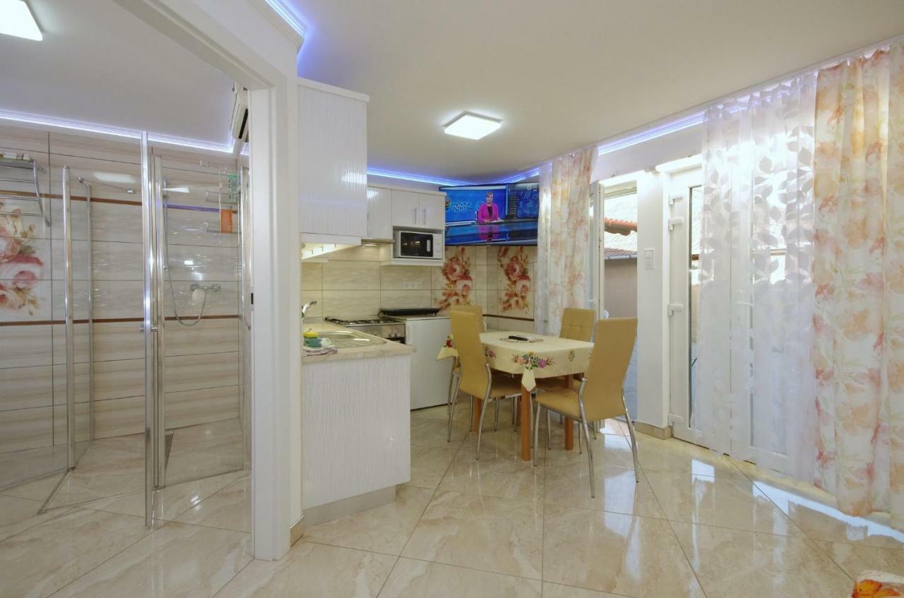 Amalia Apartman Gyula Exterior foto